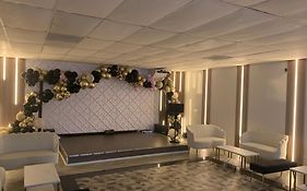 R Nite Star Inn And Suites -Home Of The Cowboys & Rangers